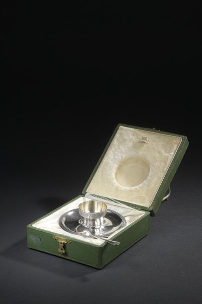 Egg cup with a fixed frame and its plain...