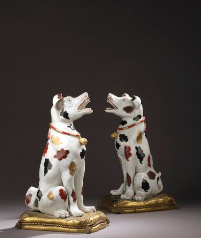 Attribuée à la maison SAMSON.

Paire de chiens...