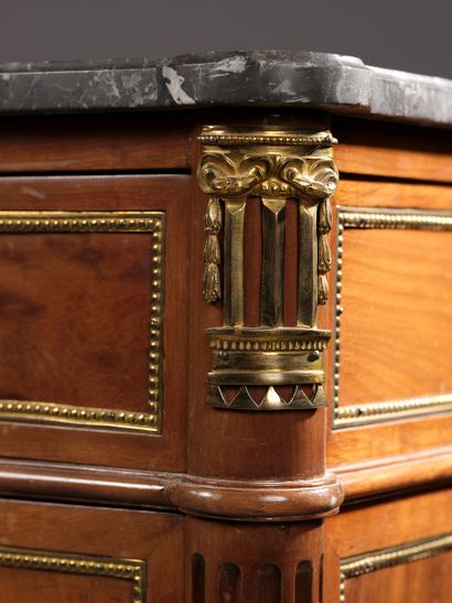 Chest of drawers in mahogany and speckled...