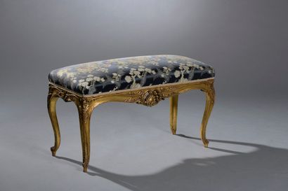 Set of carved and gilded wooden lounge furniture...