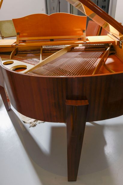 GAVEAU.

Piano crapaud en placage d'acajou,...