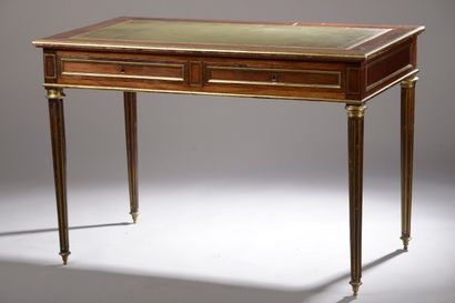 Flat mahogany and mahogany veneer desk opening...