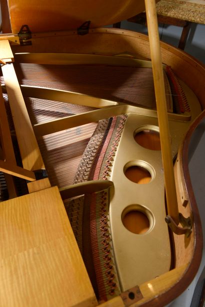 GAVEAU.

Piano crapaud en placage d'acajou,...