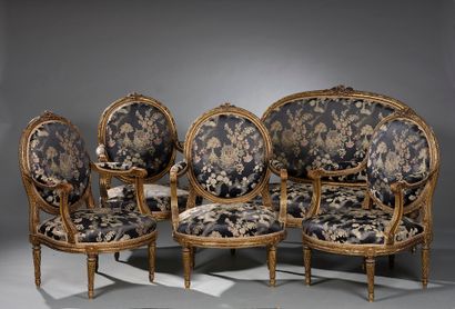 Set of carved and gilded wooden lounge furniture...