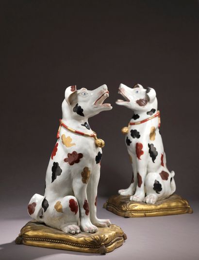 Attribuée à la maison SAMSON.

Paire de chiens...