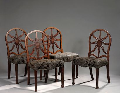 Suite de quatre chaises en acajou et placage...