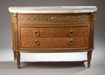 Chest of drawers with curved front in satin...