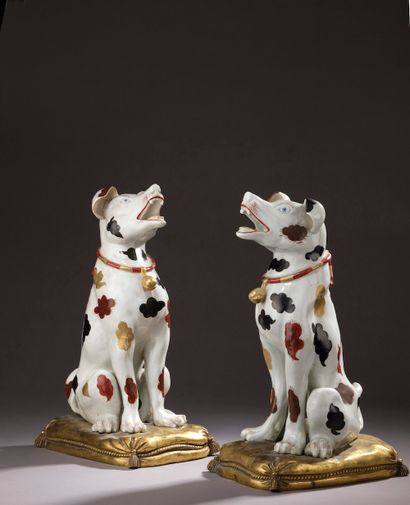 Attribuée à la maison SAMSON.

Paire de chiens...