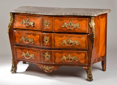 Rosewood veneer chest of drawers in rosewood...