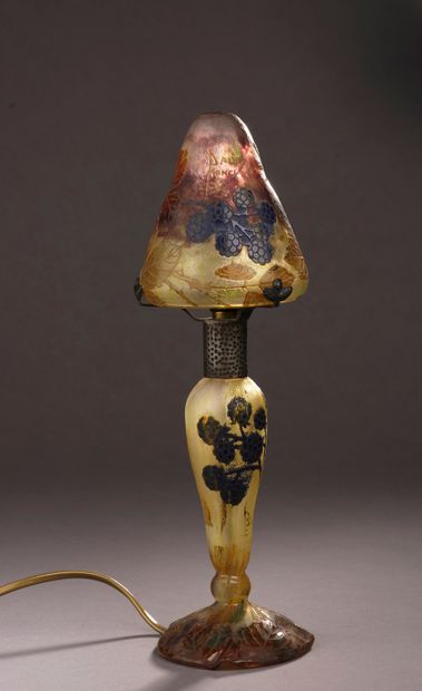 DAUM.

Lampe champignon en verre multicouche...