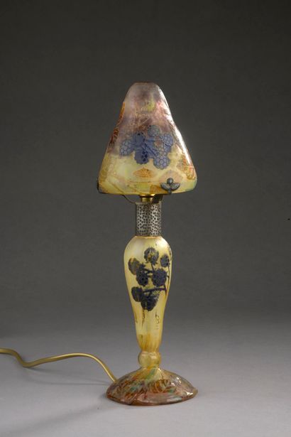DAUM.

Lampe champignon en verre multicouche...