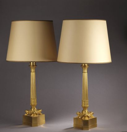 Paire de lampes en bronze ciselé et redoré,...