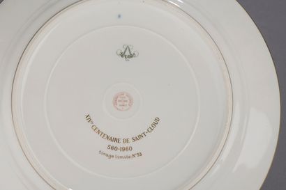SEVERED.

Porcelain plate, the basin centered...