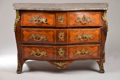 Rosewood veneer chest of drawers in rosewood...