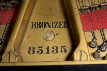 STEINWAY SONS.

Piano quart de queue en bois...