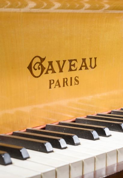 GAVEAU.

Piano crapaud en placage d'acajou,...