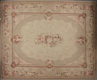 AUBUSSON

Tapisserie en laine, le champ central...