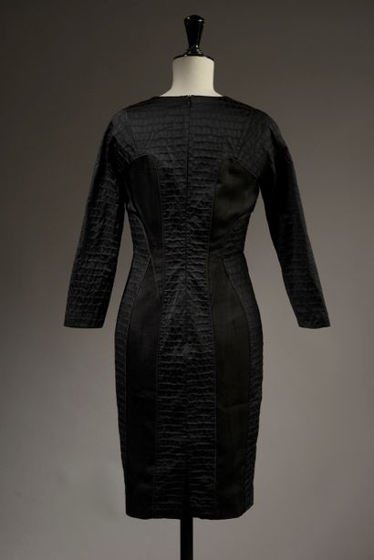 HUGO BOSS.

Robe noire en polyester mélangé...