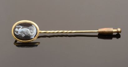 Épingle de cravate en or jaune 18k ornée...