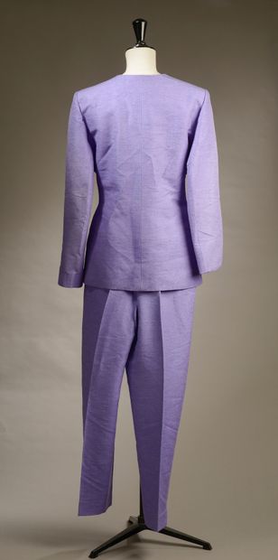 YVES SAINT LAURENT Variation.

Lilac silk...