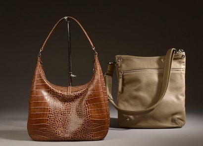 LONGCHAMP. 

Shoulder bag in brown leather,...