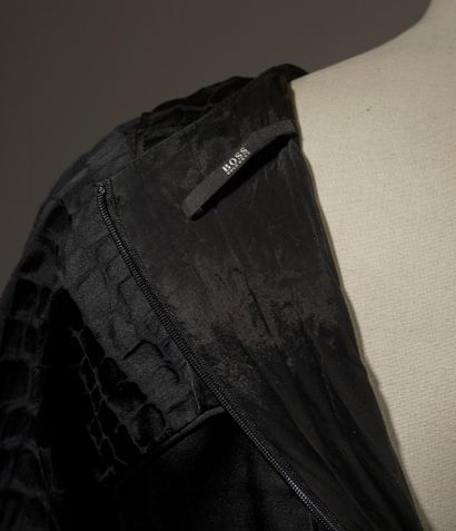 HUGO BOSS.

Robe noire en polyester mélangé...