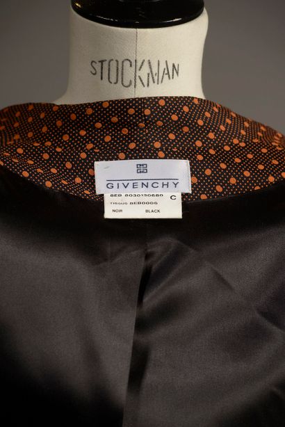GIVENCHY Vision.

Ensemble de tailleur jupe...