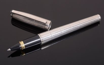 ST. DUPONT Paris.

Ballpoint pen in silver...