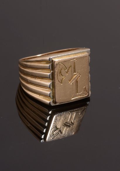 Ring in 18k yellow gold monogrammed 
