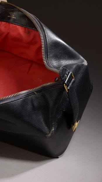 HERMÈS Paris.

Toilet bag in black leather,...