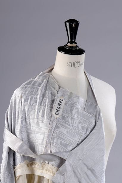 CHANEL.

Blue-gray silk blend maxi dress...
