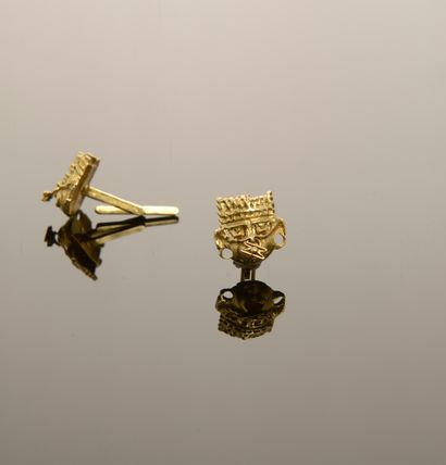 Pair of cufflinks in 9k yellow gold decorated...