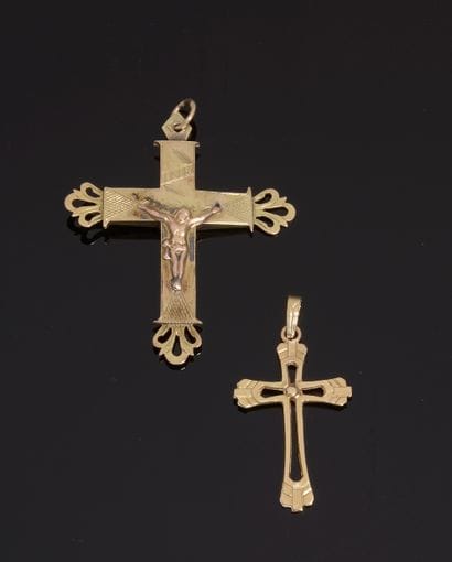 Set of two cross pendants in 18k yellow gold...