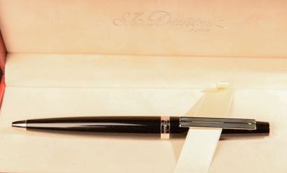 ST. DUPONT. 

 Set of seven ballpoint pens,...