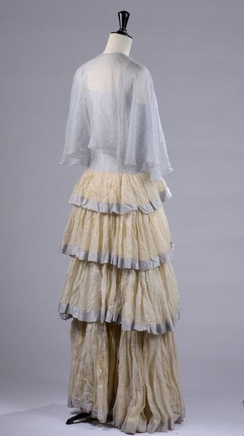 CHANEL.

Blue-gray silk blend maxi dress...