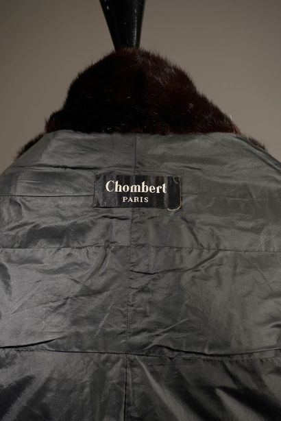 CHOMBERT Paris.

Small brown mink vest, V-neckline...