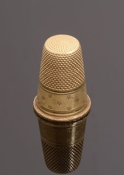 18k yellow gold guilloche thimble.

XIXth...