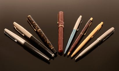 PARKER.

Set of three pens including:

-...