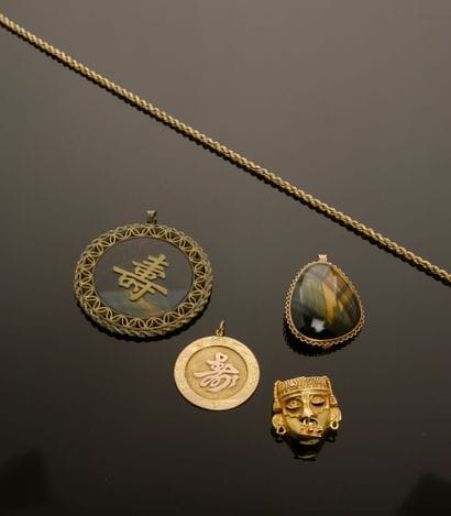 Set in 14k yellow gold comprising: 

- Twisted...