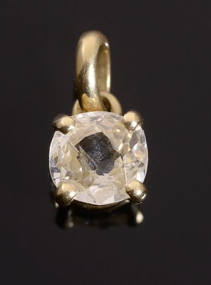 Pendant in 18k yellow gold with a cushion-shaped...