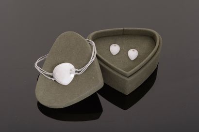 LAYONE Paris.

A pair of earrings in 18k...
