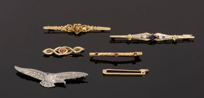 Ensemble de cinq broches-barrettes en or...