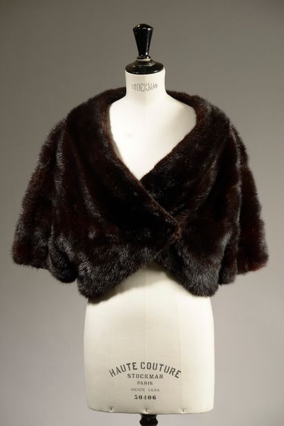 CHOMBERT Paris.

Small brown mink vest, V-neckline...