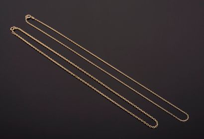 Set of two chains in 18k yellow gold.

Length...