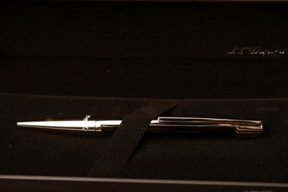 ST. DUPONT. 

 Set of seven ballpoint pens,...