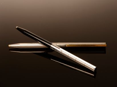 ST. DUPONT. 

 Black lacquered ballpoint...