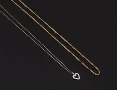 18k yellow gold chain with twisted rope.

Length...