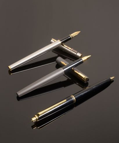 Set including : 

- MONTBLANC. 

Ballpoint...
