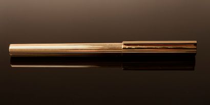 ST. DUPONT. 

 Fountain pen classic model...