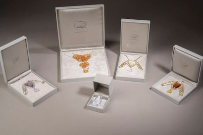LALIQUE.

Ensemble comprenant :

- Collier...
